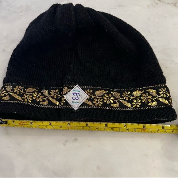 Canadian black ski hat with gold trim Velcro closure - Picture 2 of 5